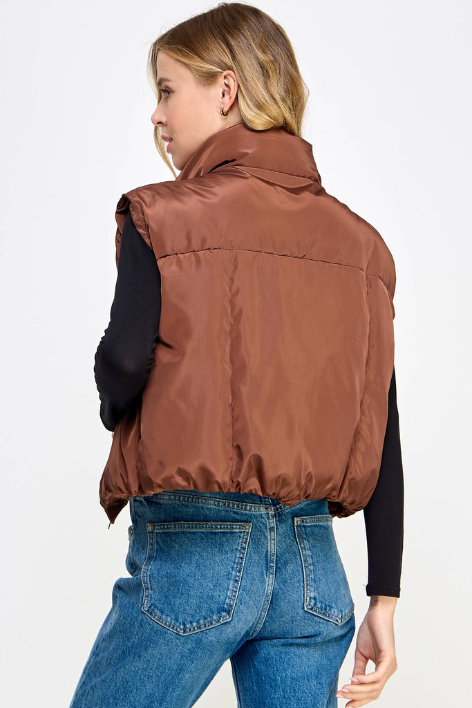 CROPPED PUFFER VEST: COFFEE